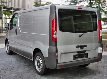 Стоп Renault Trafic II , Opel Vivaro, Nissan 2007-2013 "4 канала за фасунка" -Шофьорска страна